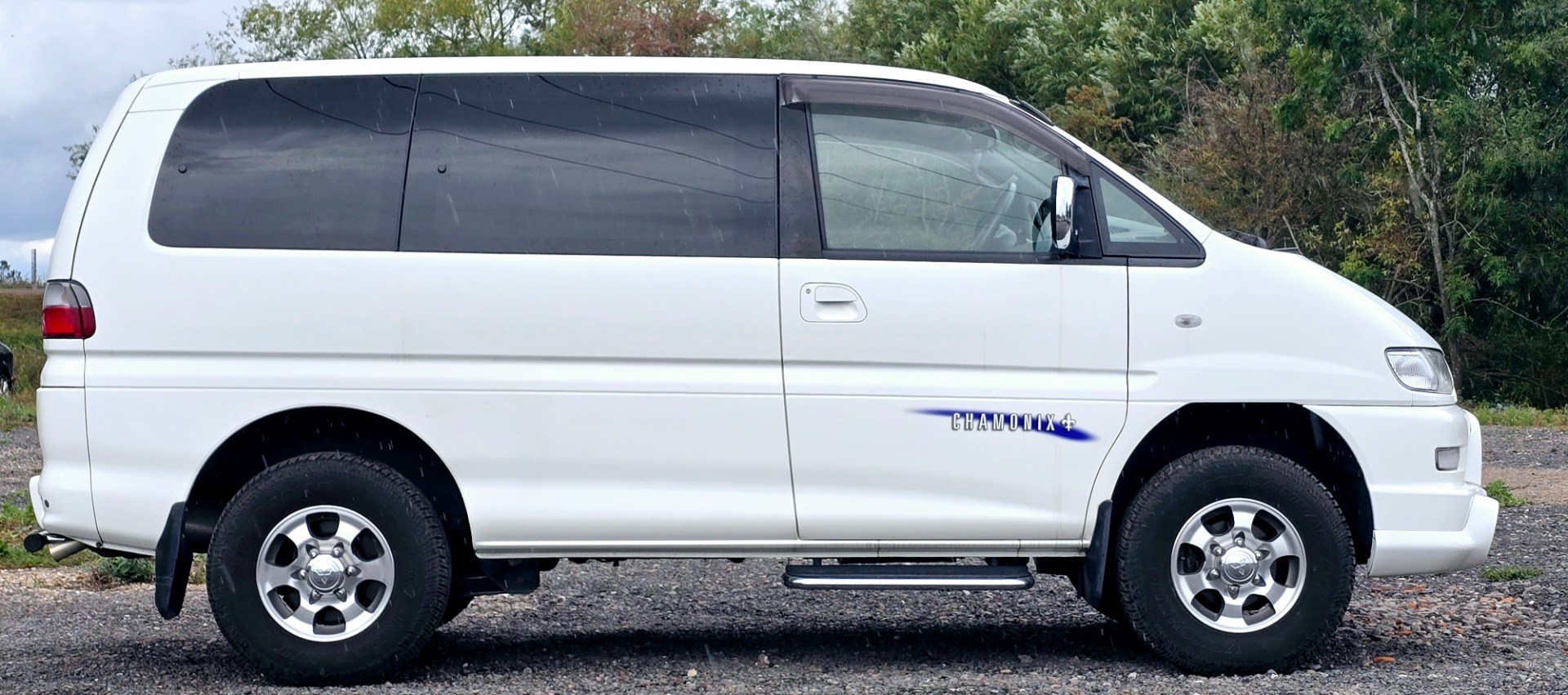 MITSUBISHI DELICA L400 Spacegear Chamonix3.0 Auto V6 4X4 7 Seater twin Sunroof 68k Miles Only