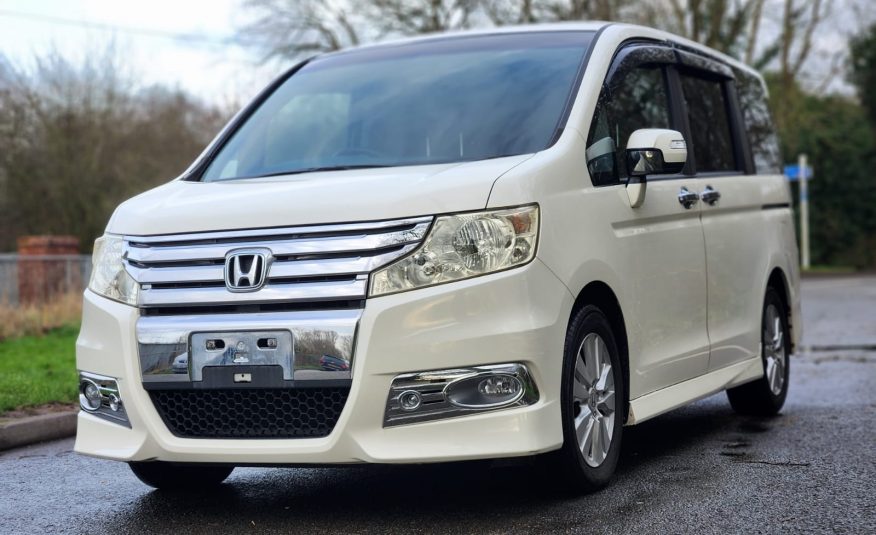 HONDA STEPWGN Spada JDM Import 2.0 Automatic 8 Seater MPV