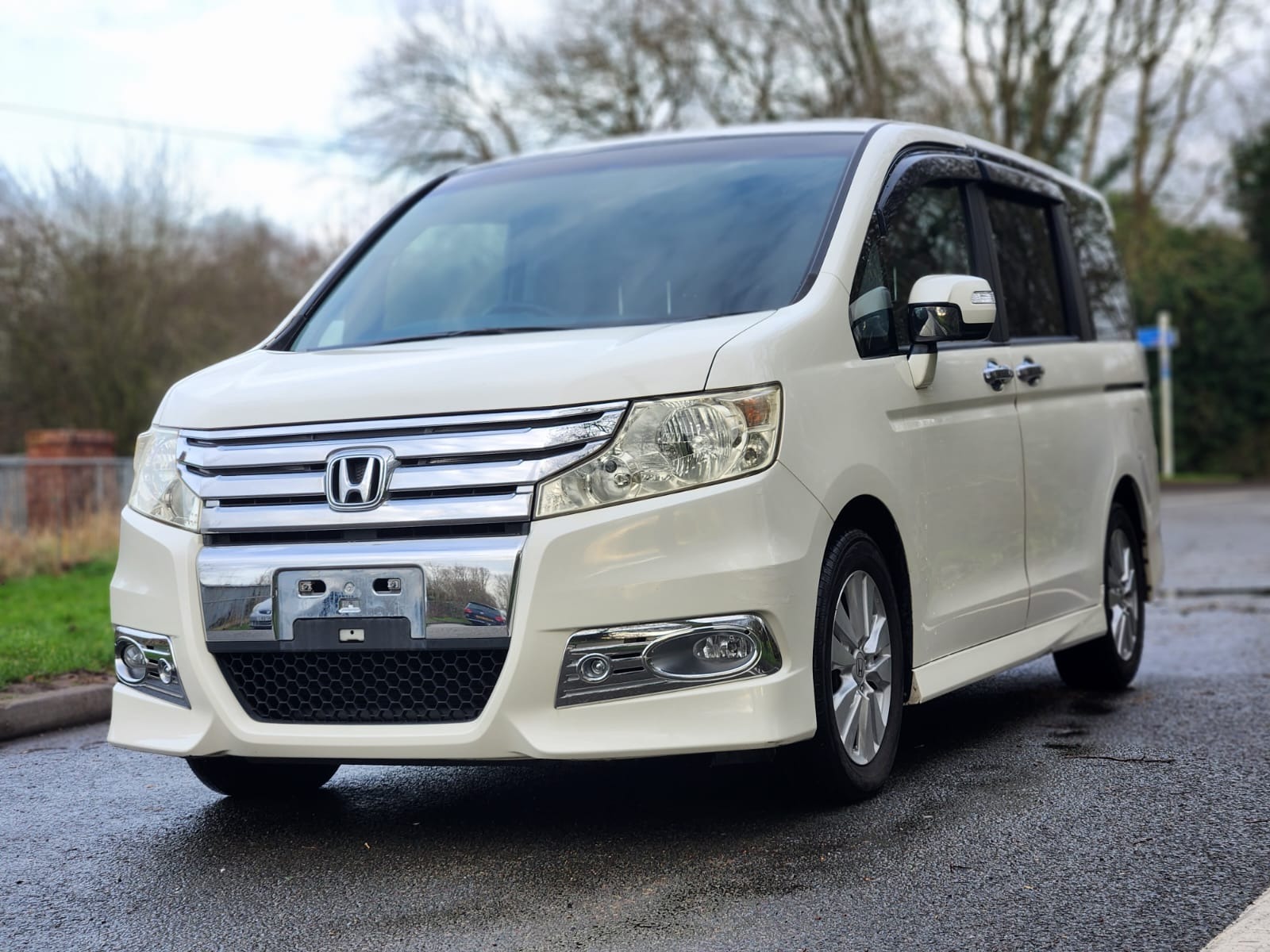 HONDA STEPWGN Spada JDM Import 2.0 Automatic 8 Seater MPV