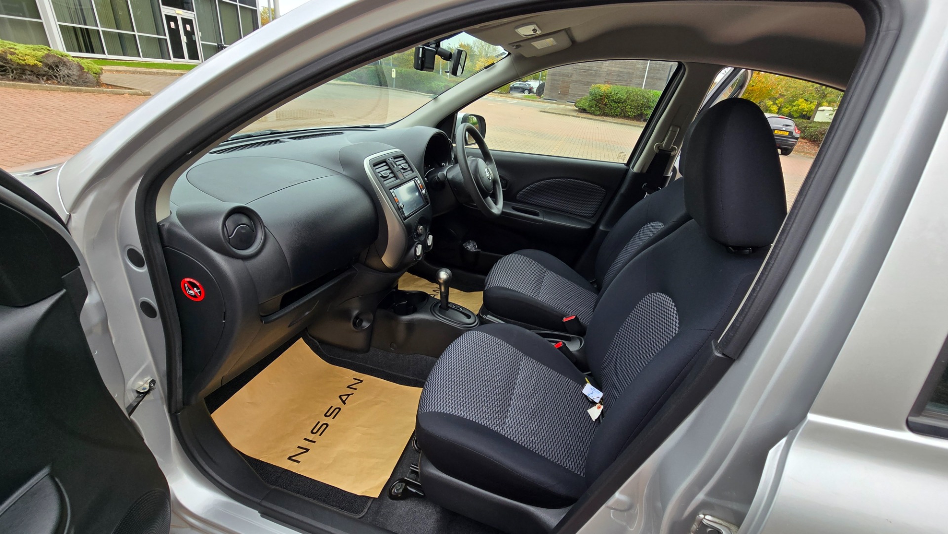 NISSAN MICRA (March) 1.2 DIG-S Auto Tekna Hatchback 5dr Petrol CVT Euro 5 (ss) (98 ps)