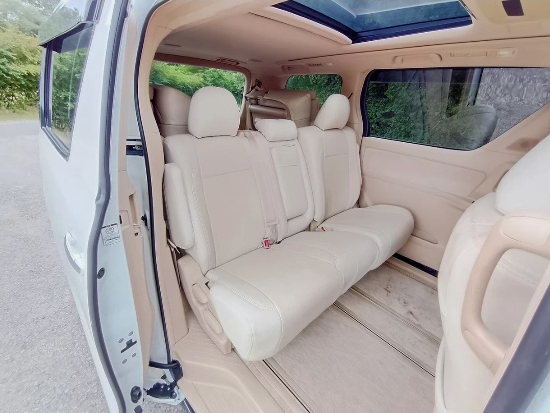 TOYOTA ALPHARD ANH20 2.4 Auto 8 Seater Sunroof Dual AC 7-Speed CVT MPV