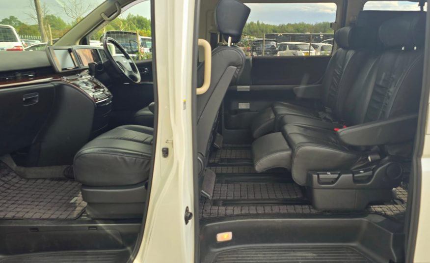NISSAN ELGRAND Highway Star 3.5 V6 Auto 4X4 8 Seater MPV