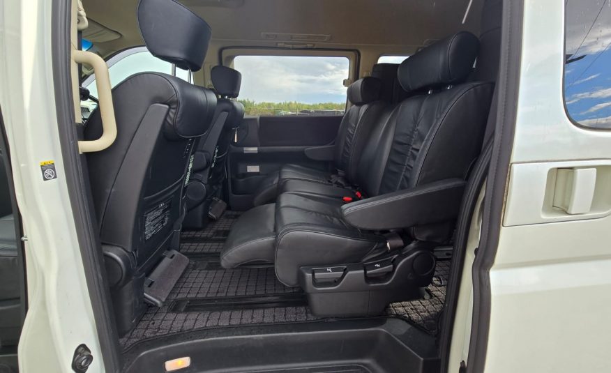 NISSAN ELGRAND Highway Star 3.5 V6 Auto 4X4 8 Seater MPV