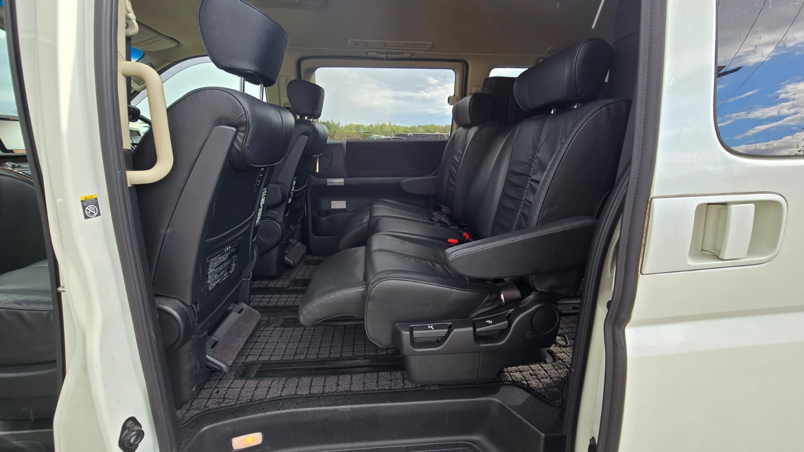 NISSAN ELGRAND Highway Star 3.5 V6 Auto 4X4 8 Seater MPV