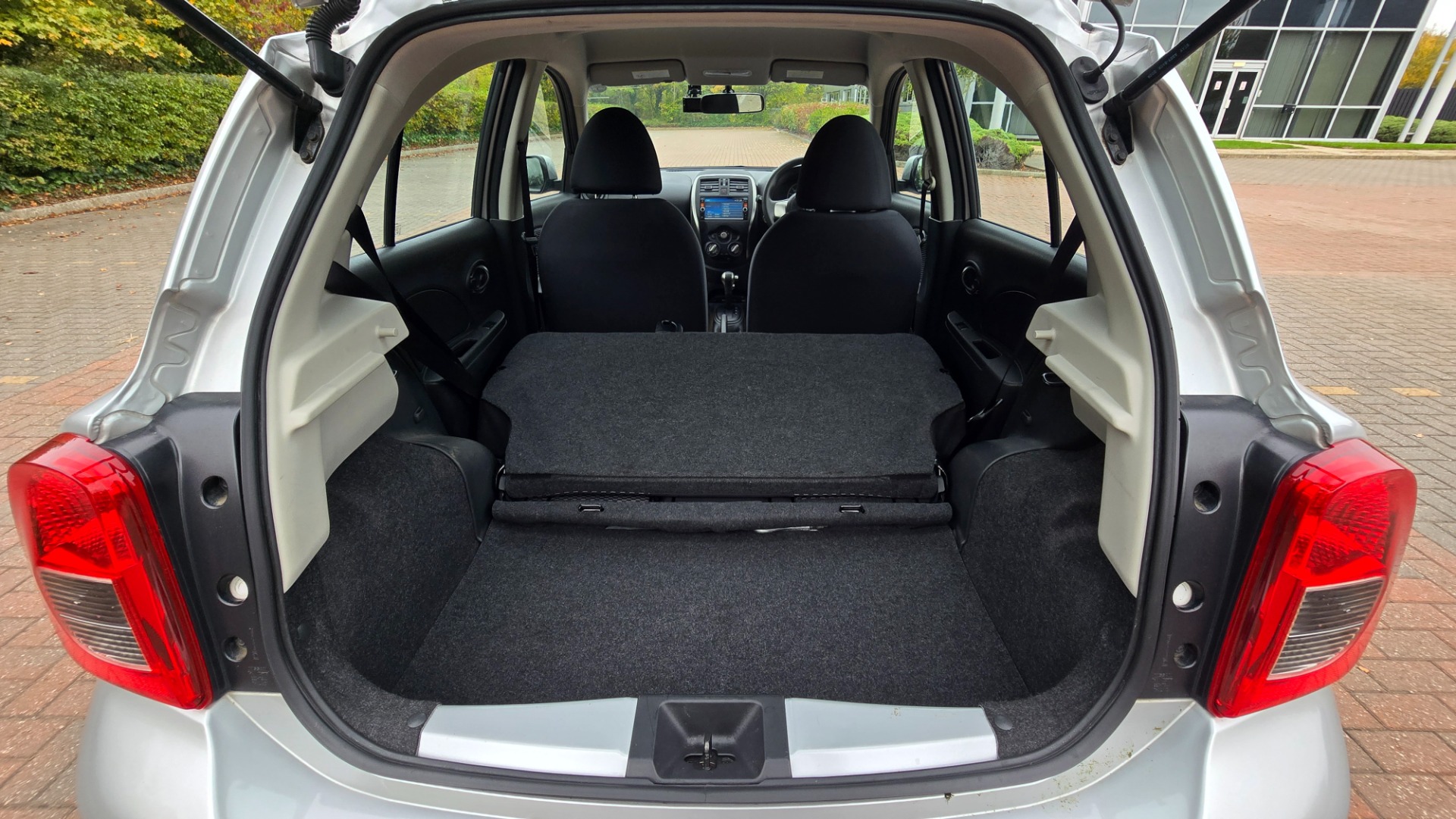 NISSAN MICRA (March) 1.2 DIG-S Auto Tekna Hatchback 5dr Petrol CVT Euro 5 (ss) (98 ps)