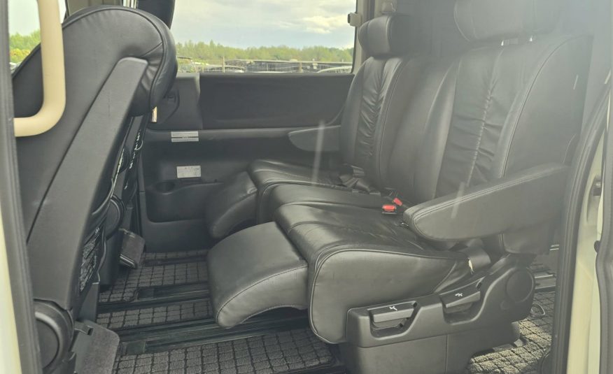 NISSAN ELGRAND Highway Star 3.5 V6 Auto 4X4 8 Seater MPV
