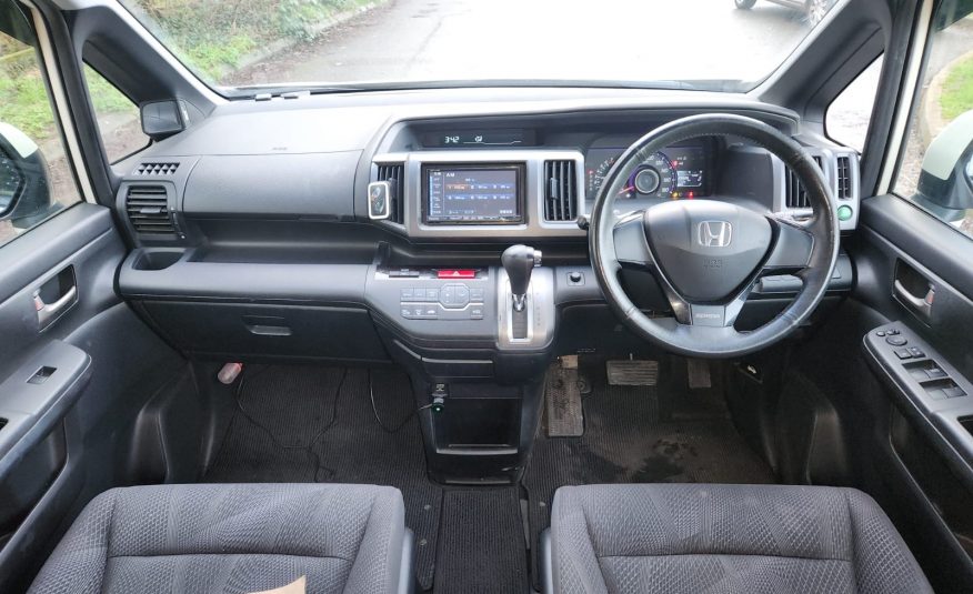 HONDA STEPWGN Spada JDM Import 2.0 Automatic 8 Seater MPV