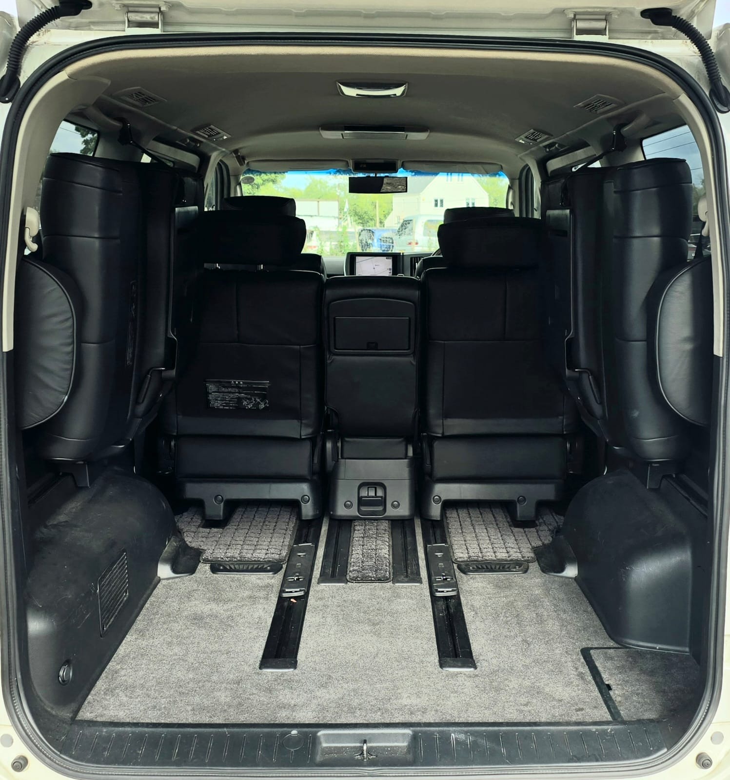 NISSAN ELGRAND Highway Star 3.5 V6 Auto 4X4 8 Seater MPV