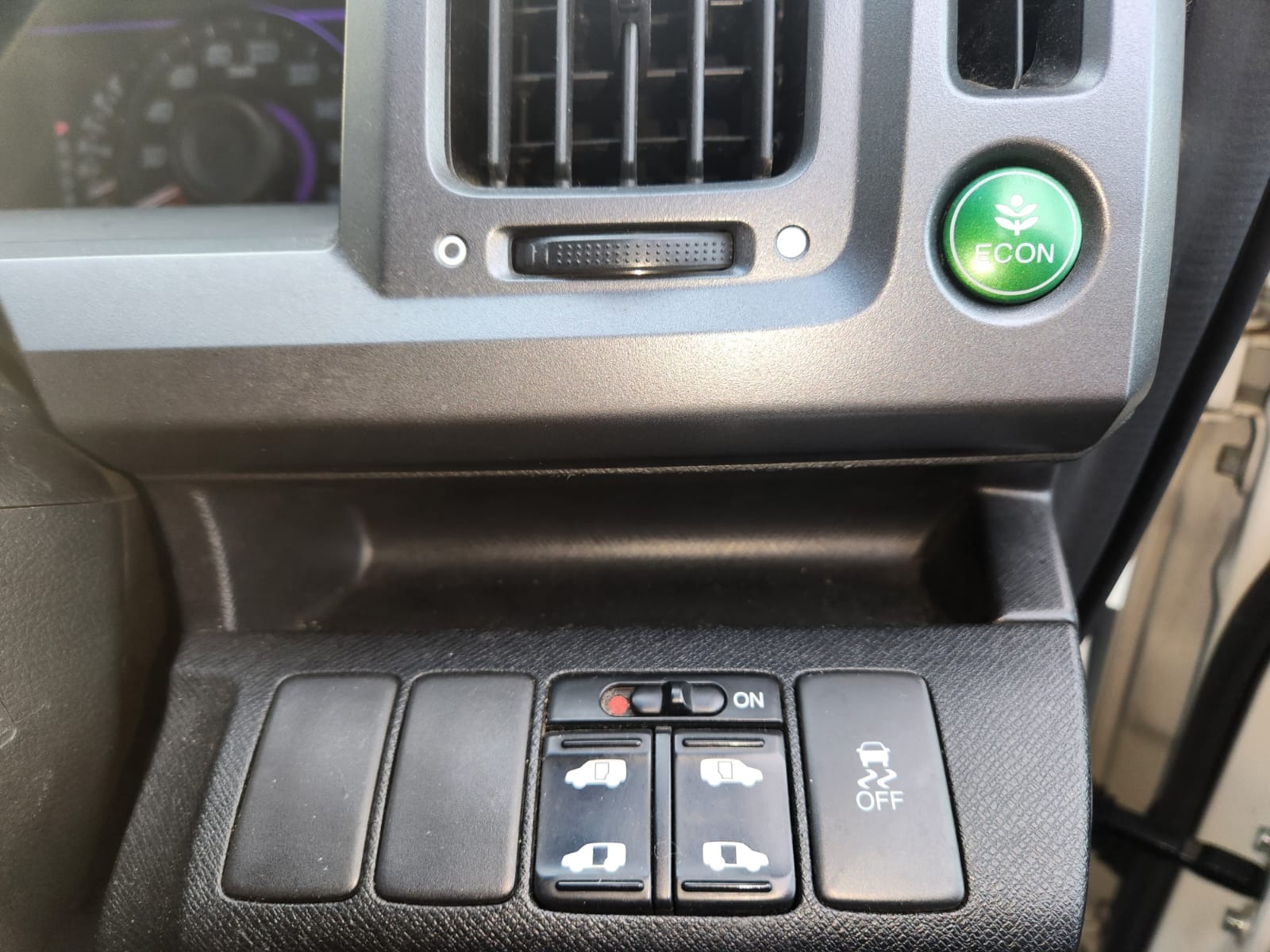 HONDA STEPWGN Spada JDM Import 2.0 Automatic 8 Seater MPV