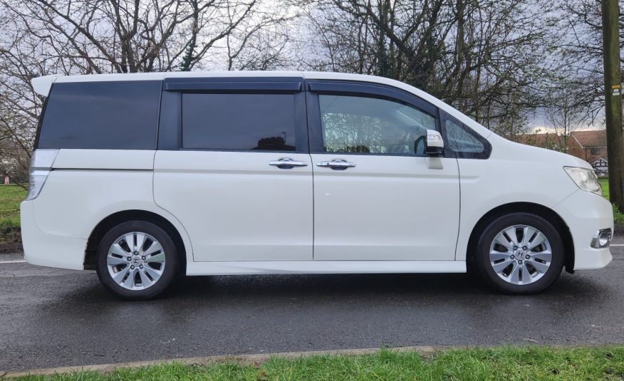 HONDA STEPWGN Spada JDM Import 2.0 Automatic 8 Seater MPV