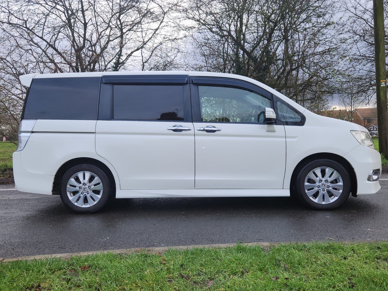 HONDA STEPWGN Spada JDM Import 2.0 Automatic 8 Seater MPV