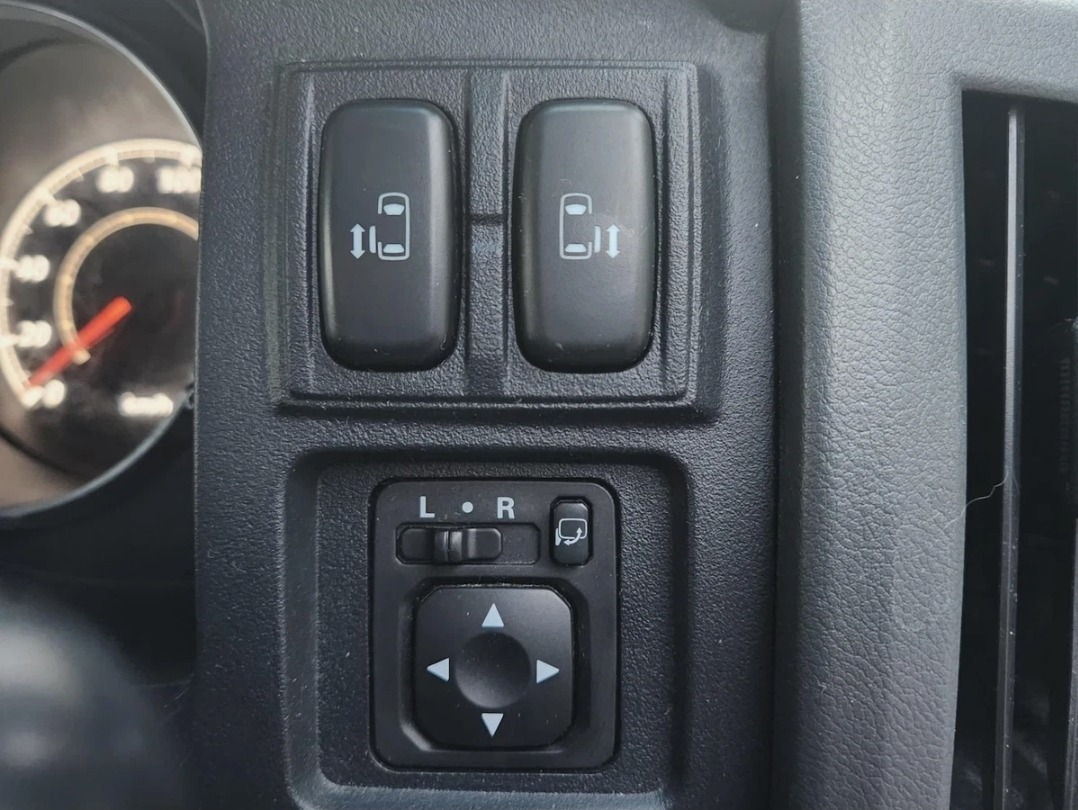 MITSUBISHI DELICA D5 2.4 Auto 8 Seater Electric Doors/Boot 4X4