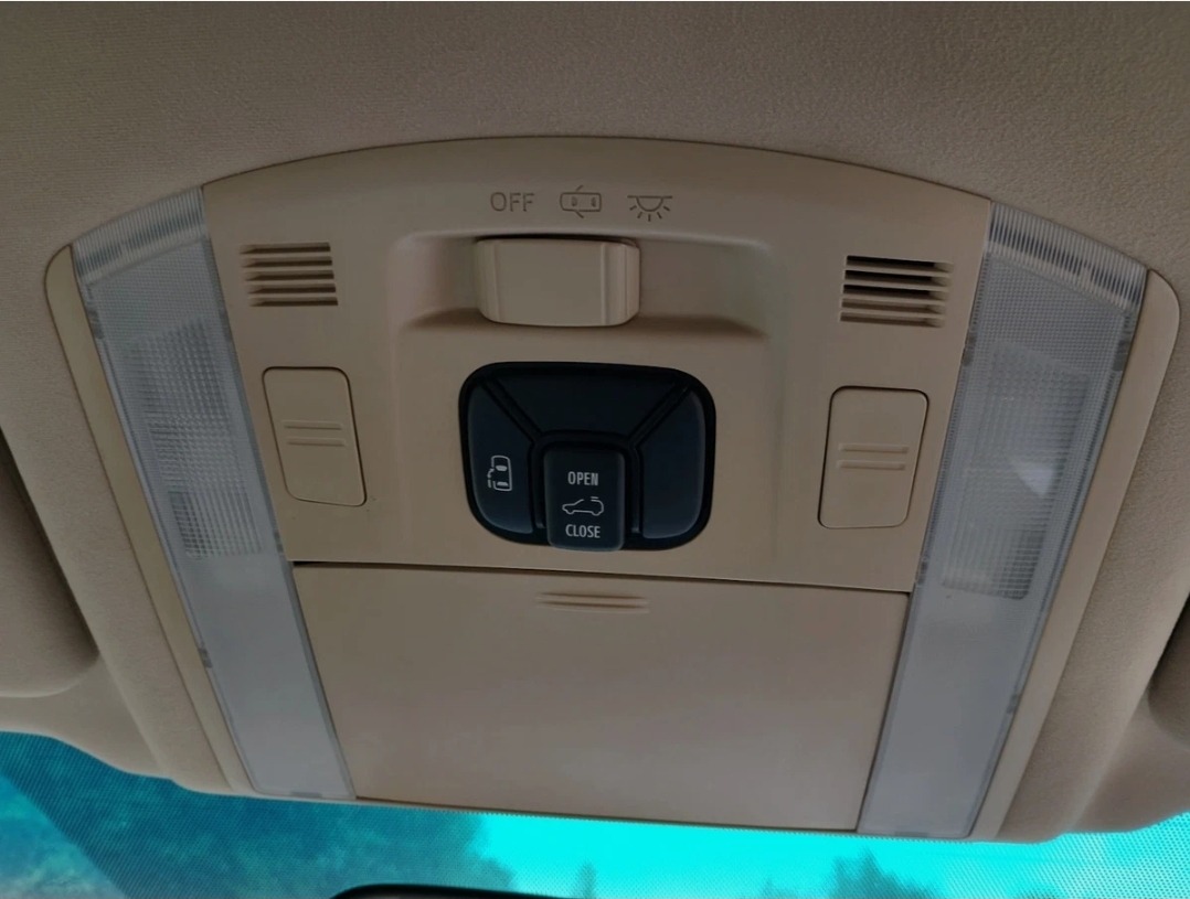 TOYOTA ALPHARD ANH20 2.4 Auto 8 Seater Sunroof Dual AC 7-Speed CVT MPV