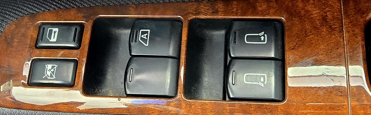 NISSAN ELGRAND Highway Star 3.5 V6 Auto 4X4 8 Seater MPV