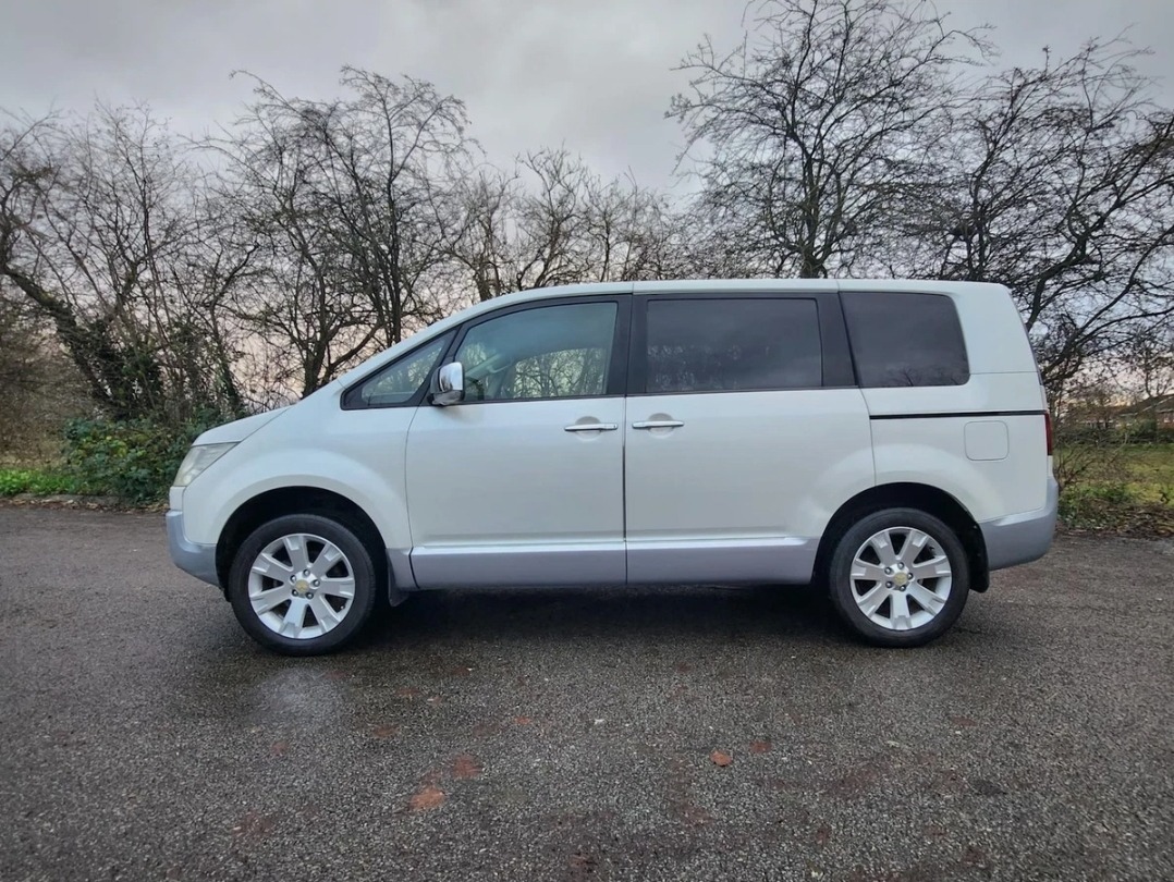 MITSUBISHI DELICA D5 2.4 Auto 8 Seater Electric Doors/Boot 4X4