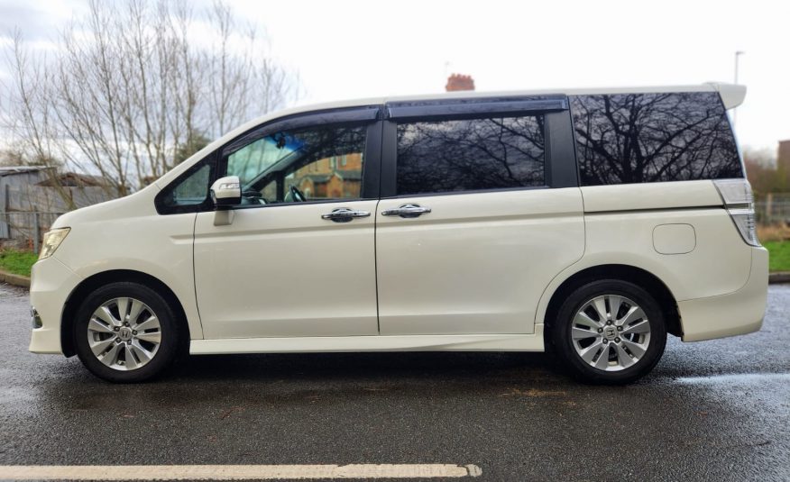HONDA STEPWGN Spada JDM Import 2.0 Automatic 8 Seater MPV