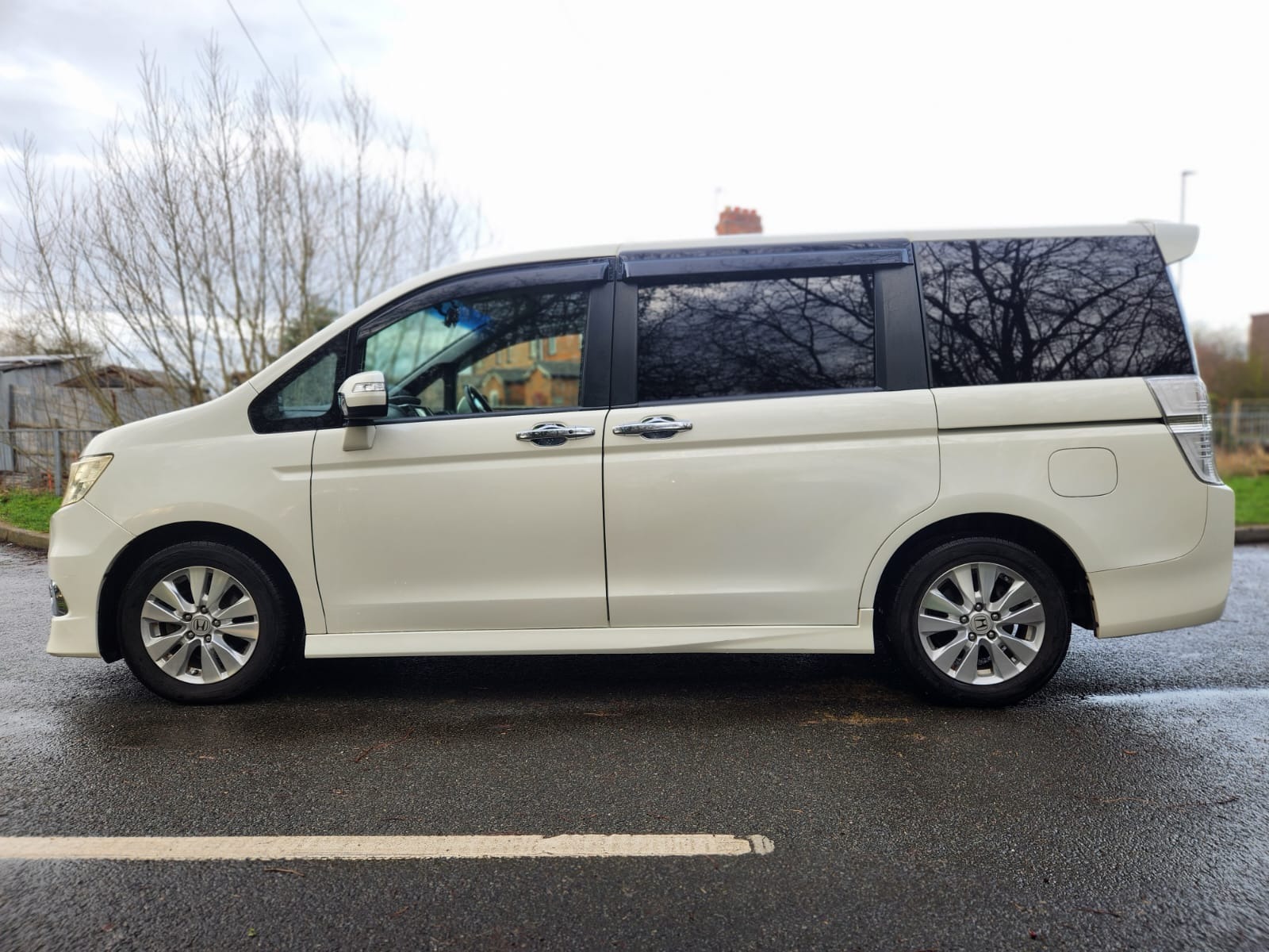 HONDA STEPWGN Spada JDM Import 2.0 Automatic 8 Seater MPV