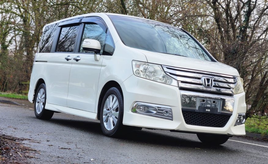 HONDA STEPWGN Spada JDM Import 2.0 Automatic 8 Seater MPV