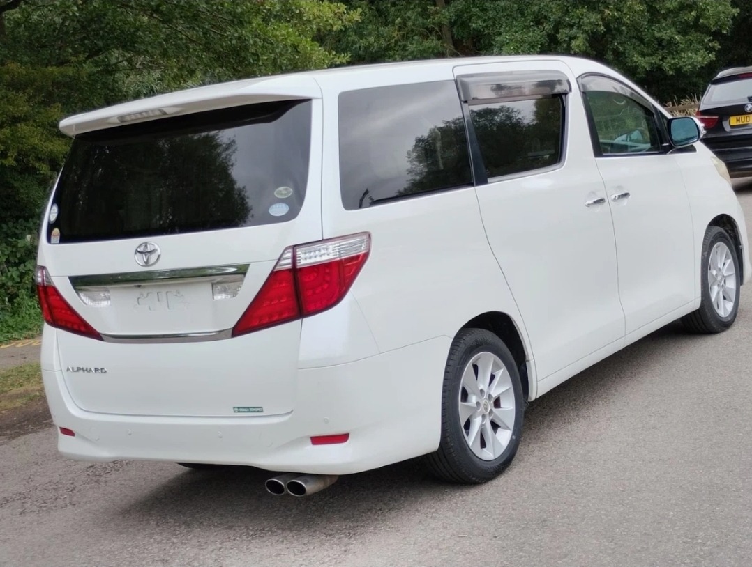 TOYOTA ALPHARD ANH20 2.4 Auto 8 Seater Sunroof Dual AC 7-Speed CVT MPV