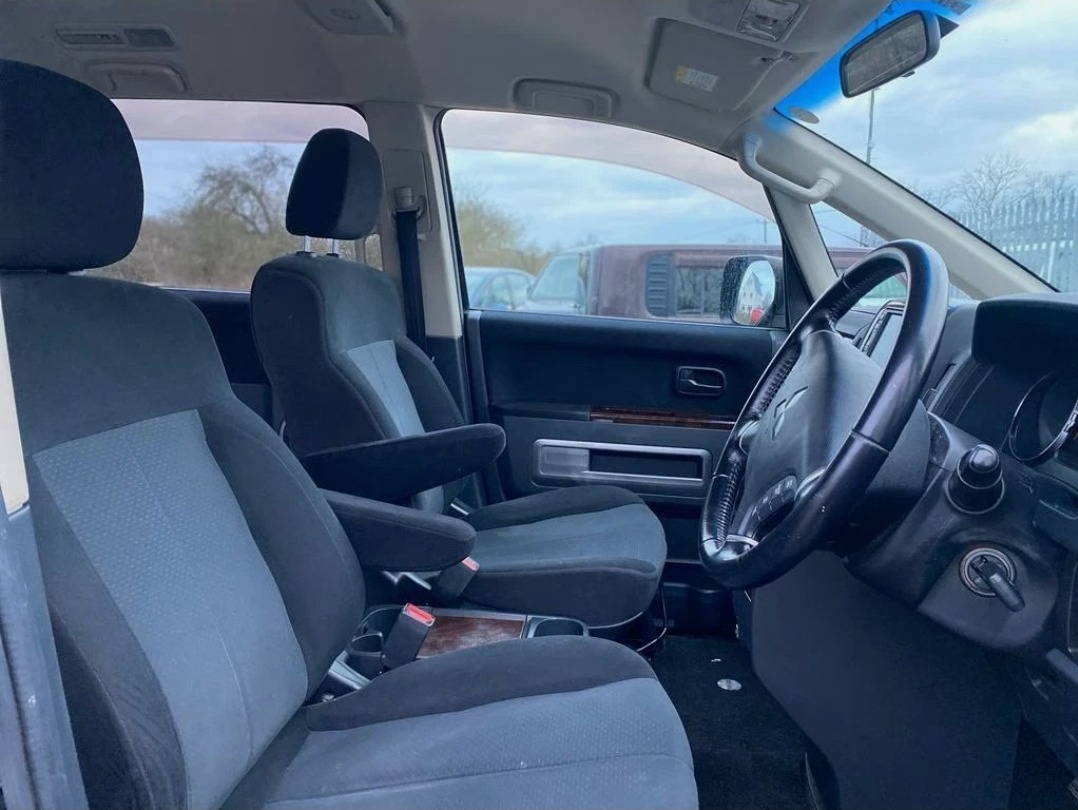 MITSUBISHI DELICA D5 2.5 Auto 8 Seater JDM Import MPV