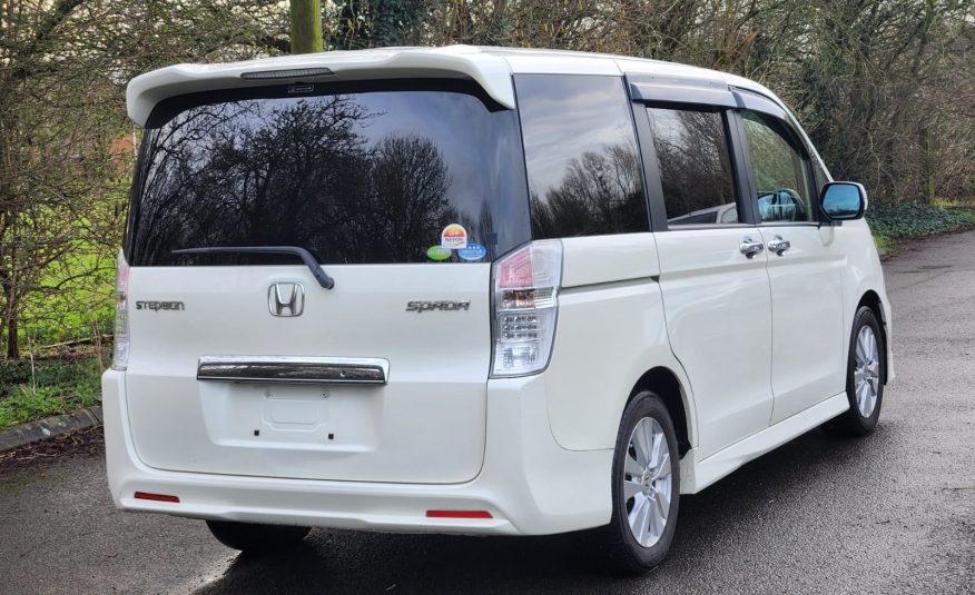 HONDA STEPWGN Spada JDM Import 2.0 Automatic 8 Seater MPV