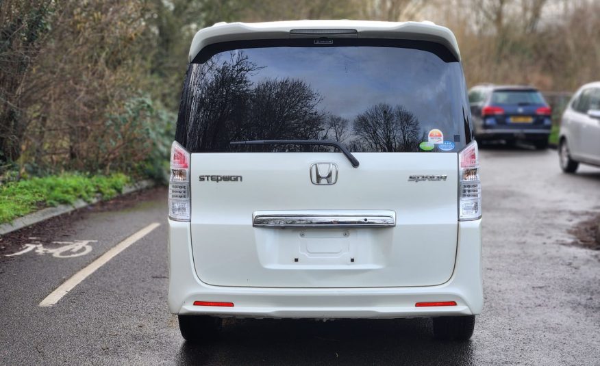 HONDA STEPWGN Spada JDM Import 2.0 Automatic 8 Seater MPV
