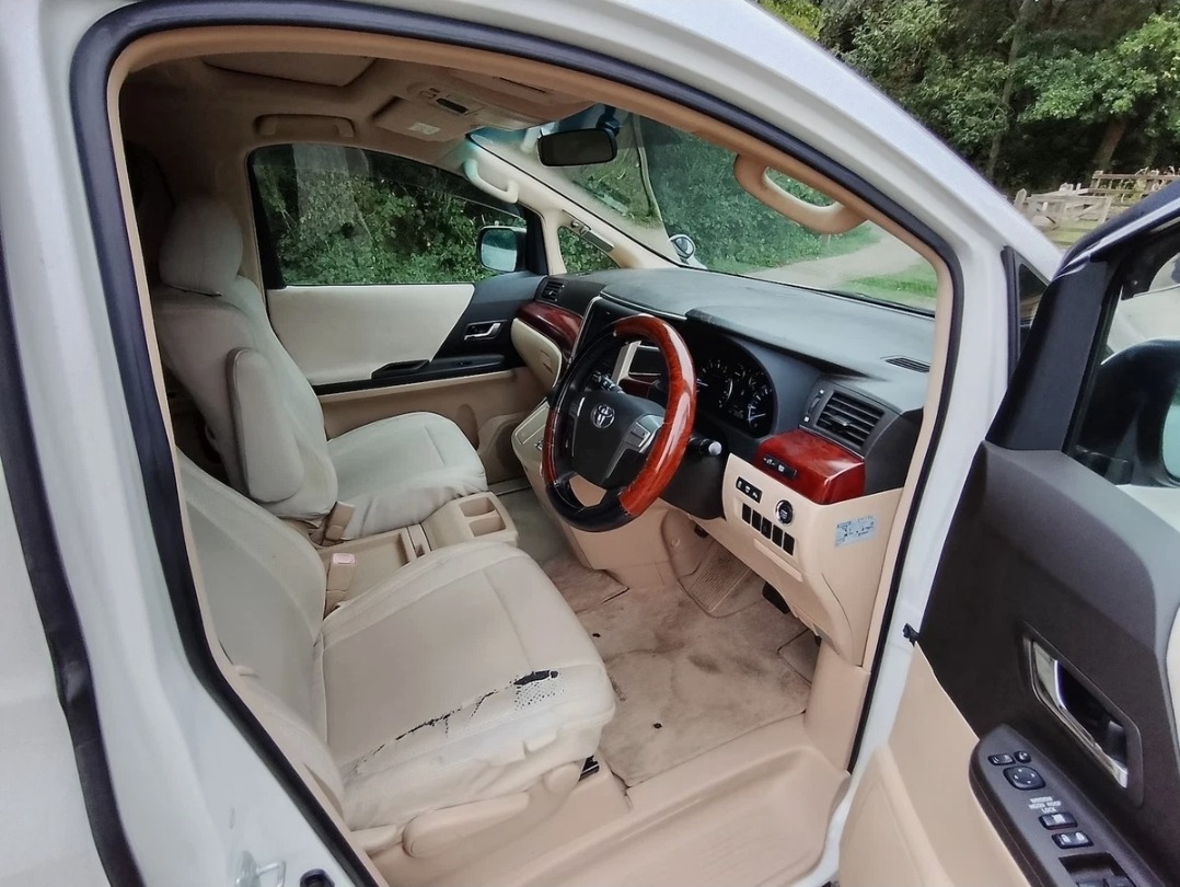 TOYOTA ALPHARD ANH20 2.4 Auto 8 Seater Sunroof Dual AC 7-Speed CVT MPV