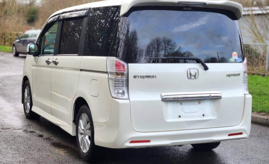 HONDA STEPWGN Spada JDM Import 2.0 Automatic 8 Seater MPV