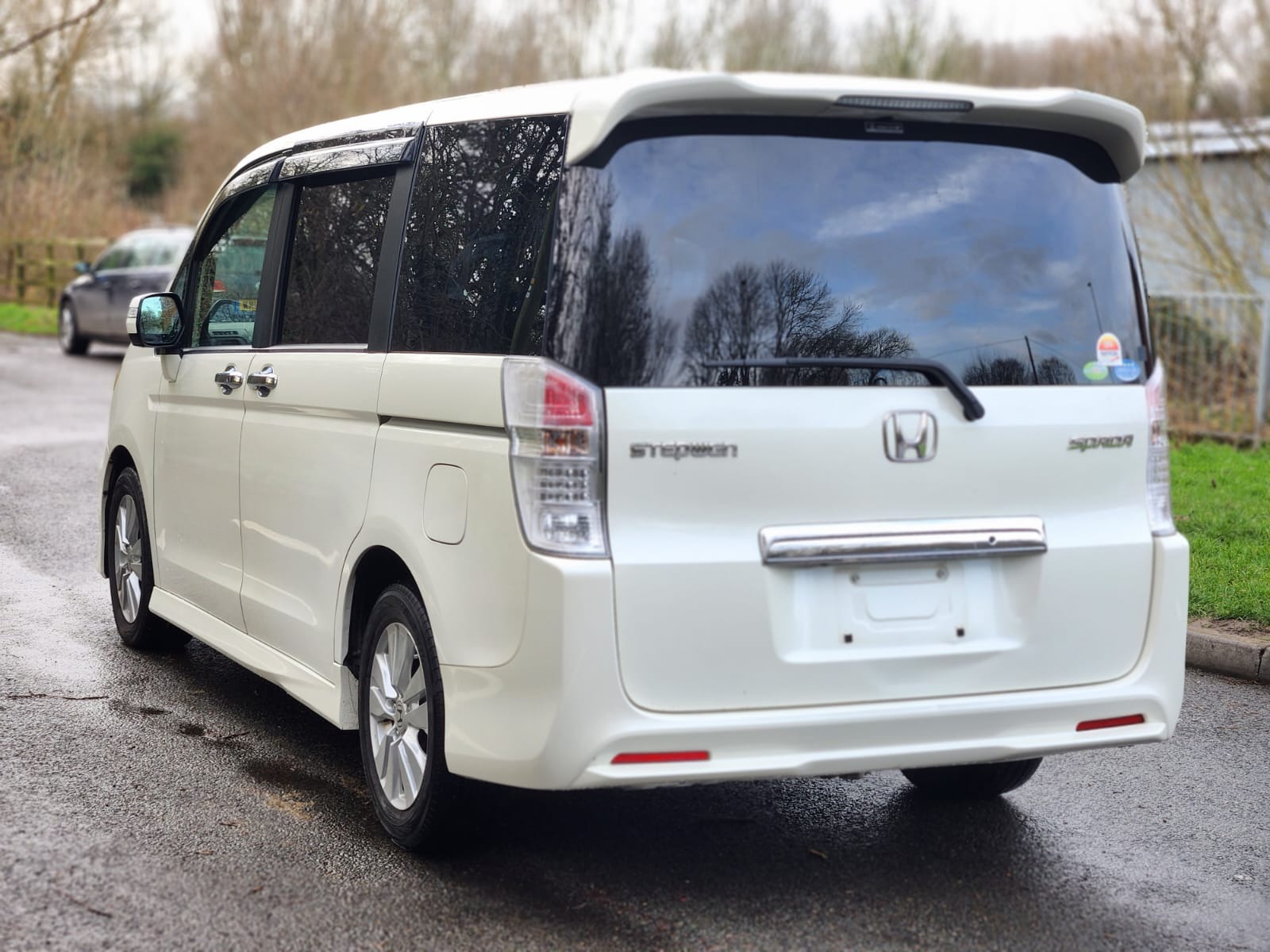 HONDA STEPWGN Spada JDM Import 2.0 Automatic 8 Seater MPV