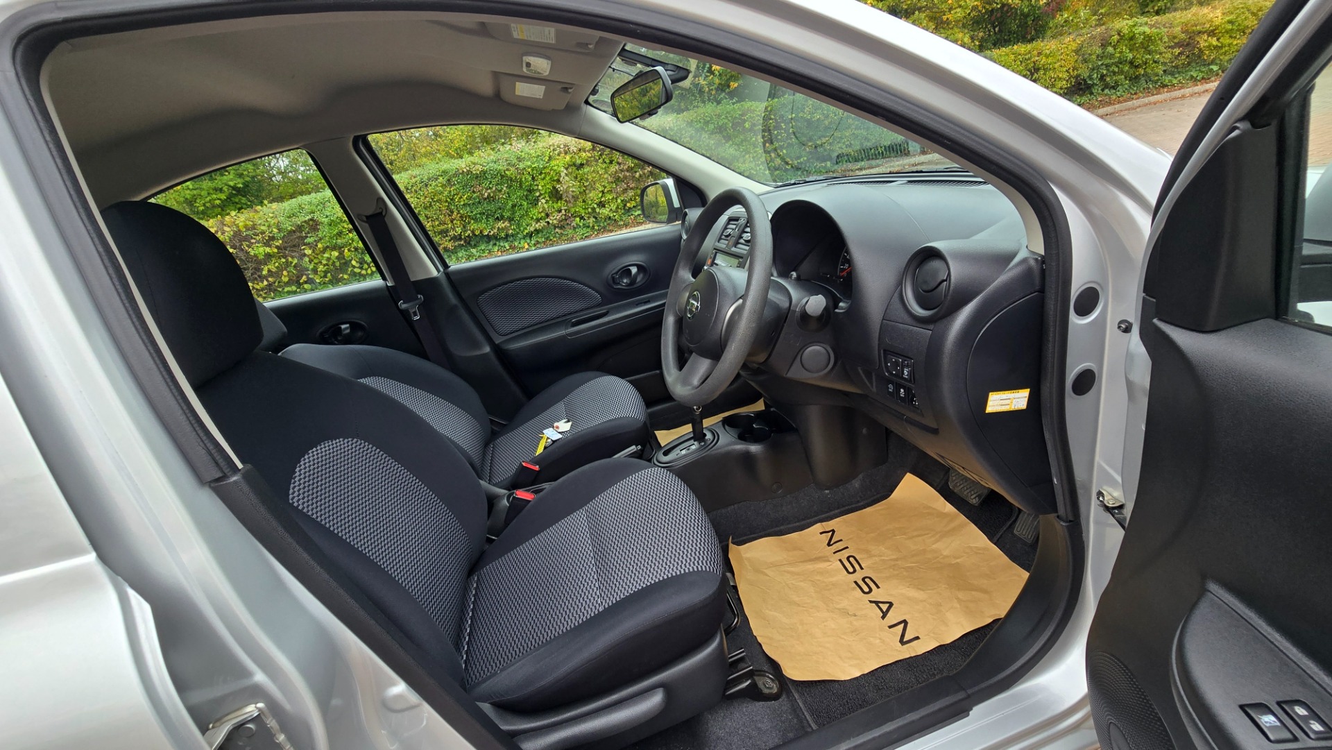 NISSAN MICRA (March) 1.2 DIG-S Auto Tekna Hatchback 5dr Petrol CVT Euro 5 (ss) (98 ps)