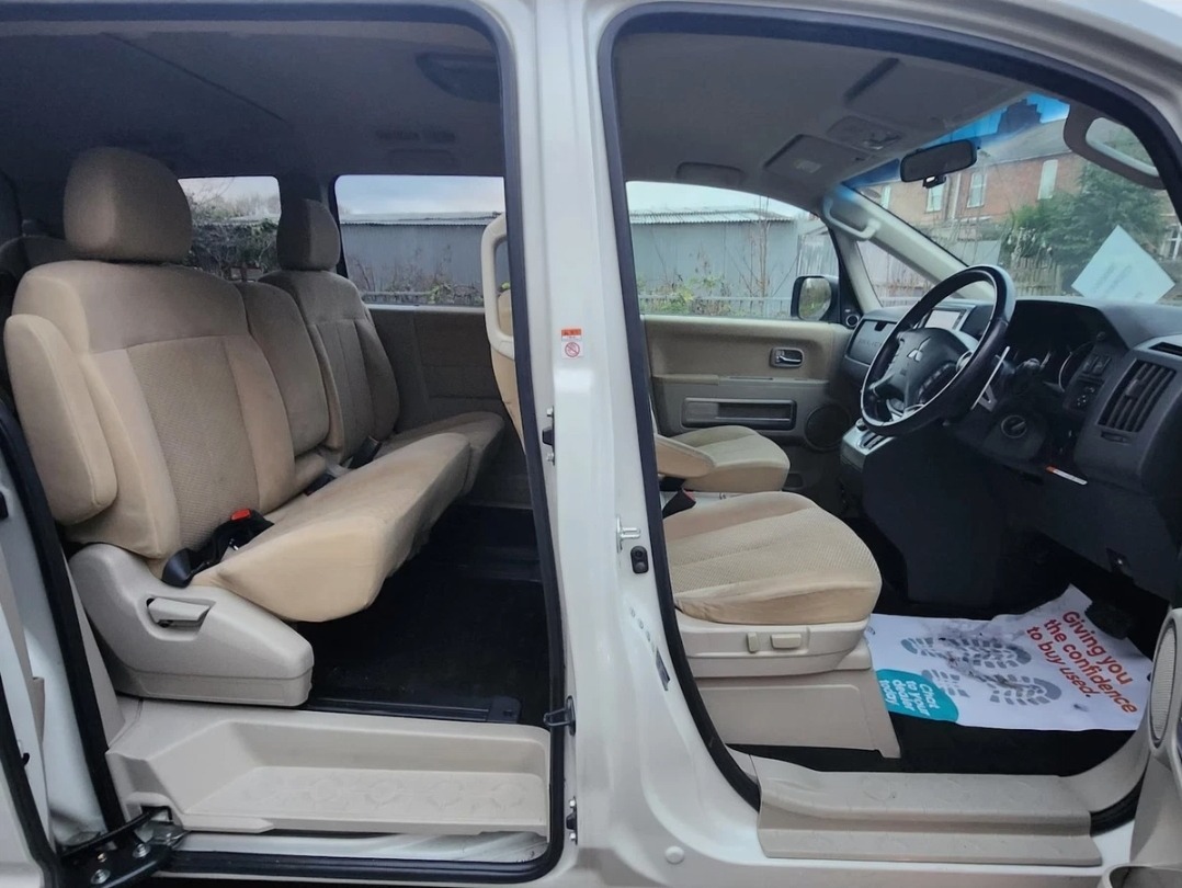 MITSUBISHI DELICA D5 2.4 Auto 8 Seater Electric Doors/Boot 4X4