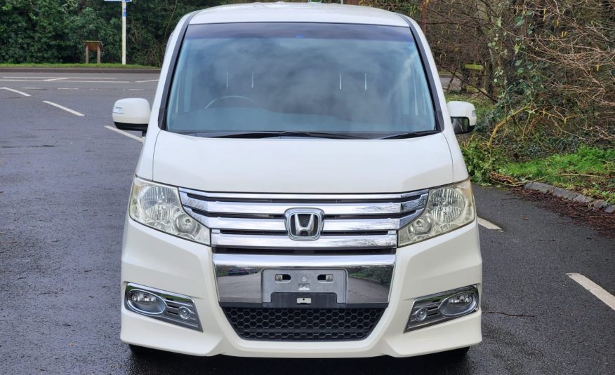 HONDA STEPWGN Spada JDM Import 2.0 Automatic 8 Seater MPV