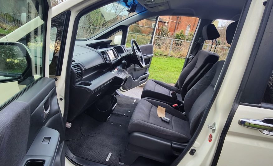 HONDA STEPWGN Spada JDM Import 2.0 Automatic 8 Seater MPV