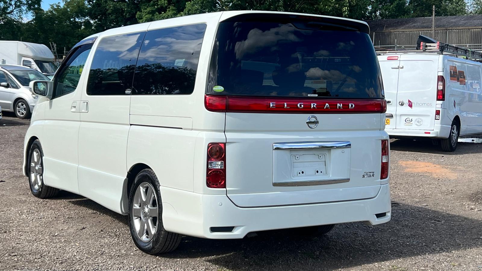 NISSAN ELGRAND Highway Star 3.5 V6 Auto Cruise Control 360 Cameras