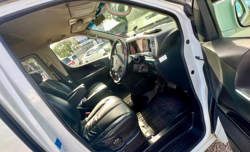 NISSAN ELGRAND Highway Star 3.5 V6 Auto Cruise Control 360 Cameras