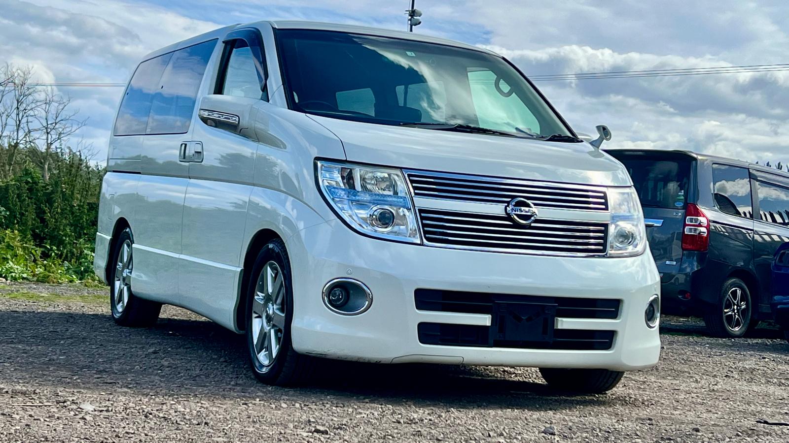 NISSAN ELGRAND Highway Star 3.5 V6 Auto Cruise Control 360 Cameras