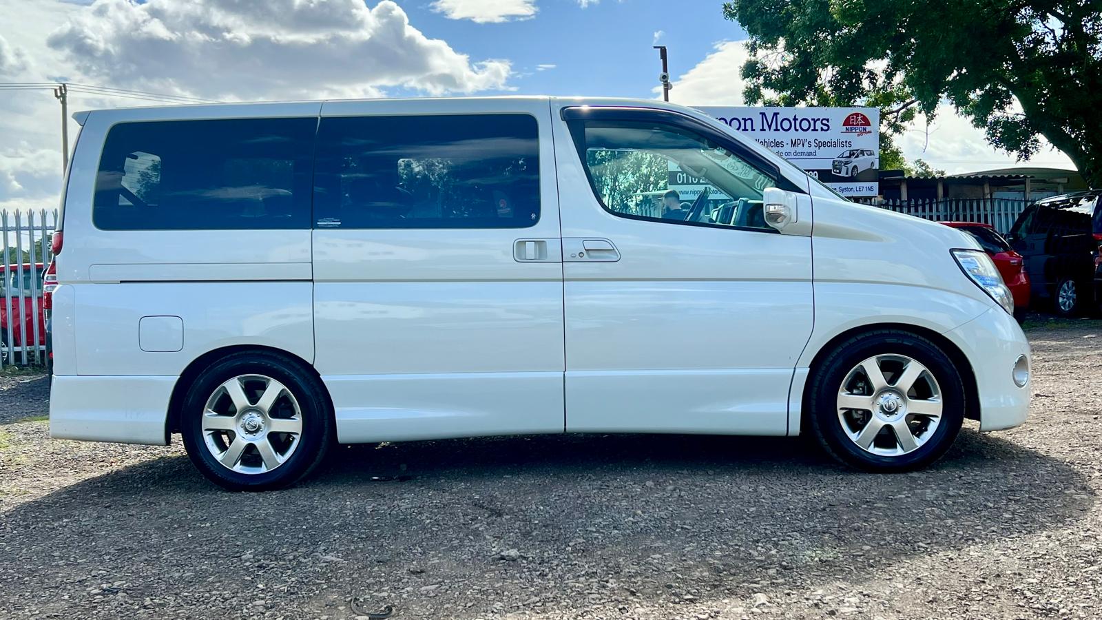 NISSAN ELGRAND Highway Star 3.5 V6 Auto Cruise Control 360 Cameras