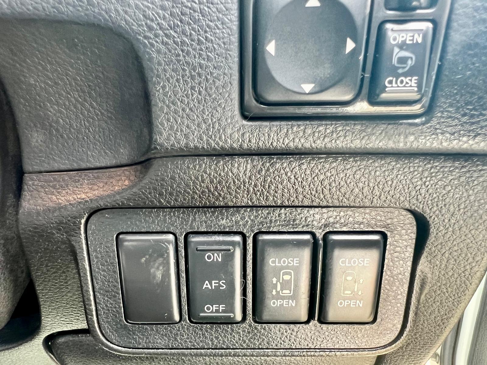 NISSAN ELGRAND Highway Star 3.5 V6 Auto Cruise Control 360 Cameras