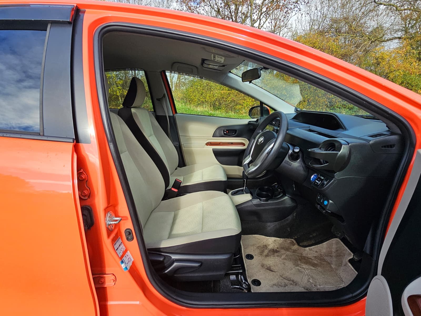 TOYOTA AQUA NHP10 1.5 Hybrid Automatic EVECO Mode Reverse Camera