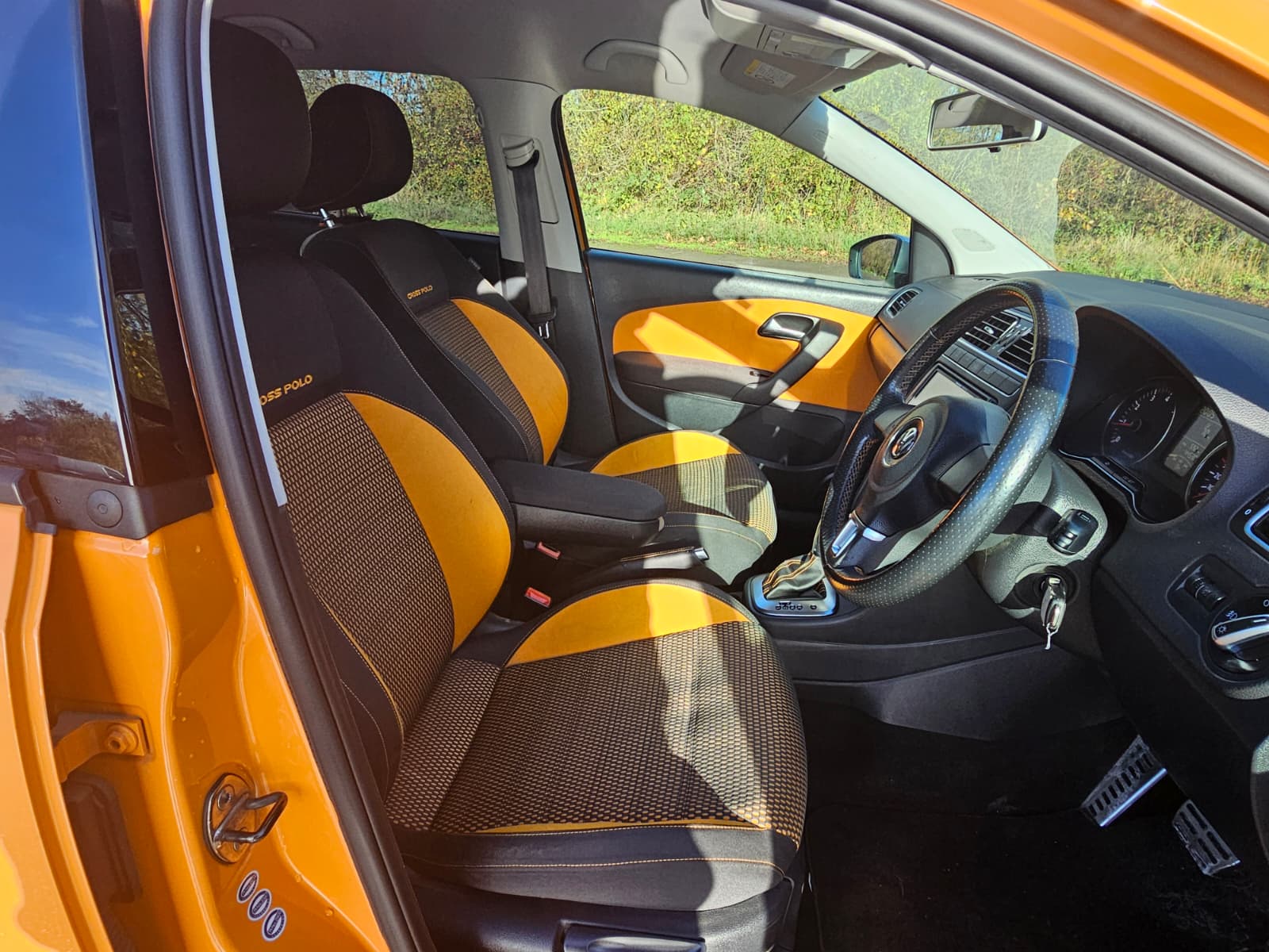 VOLKSWAGEN POLO 1.2 Auto TSI BlueMotion Limited Edition Two-Tone Orange Black