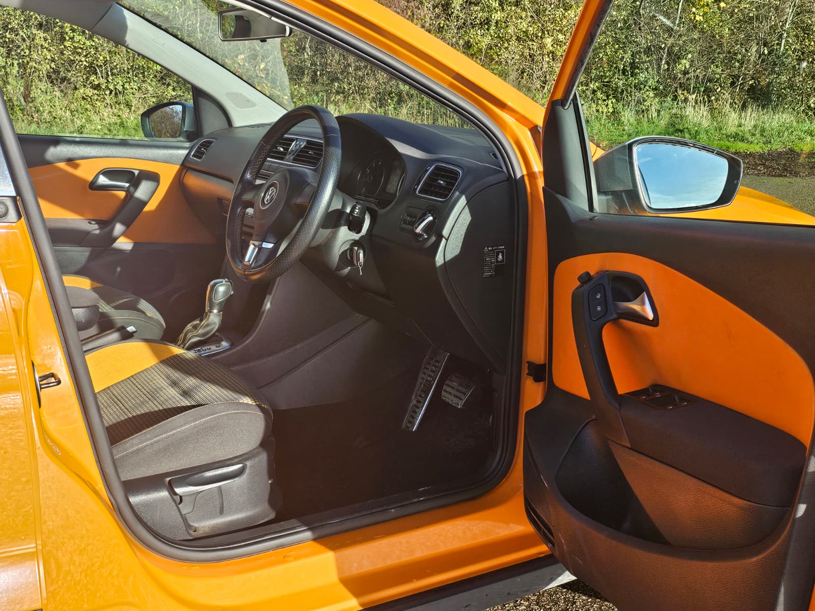 VOLKSWAGEN POLO 1.2 Auto TSI BlueMotion Limited Edition Two-Tone Orange Black