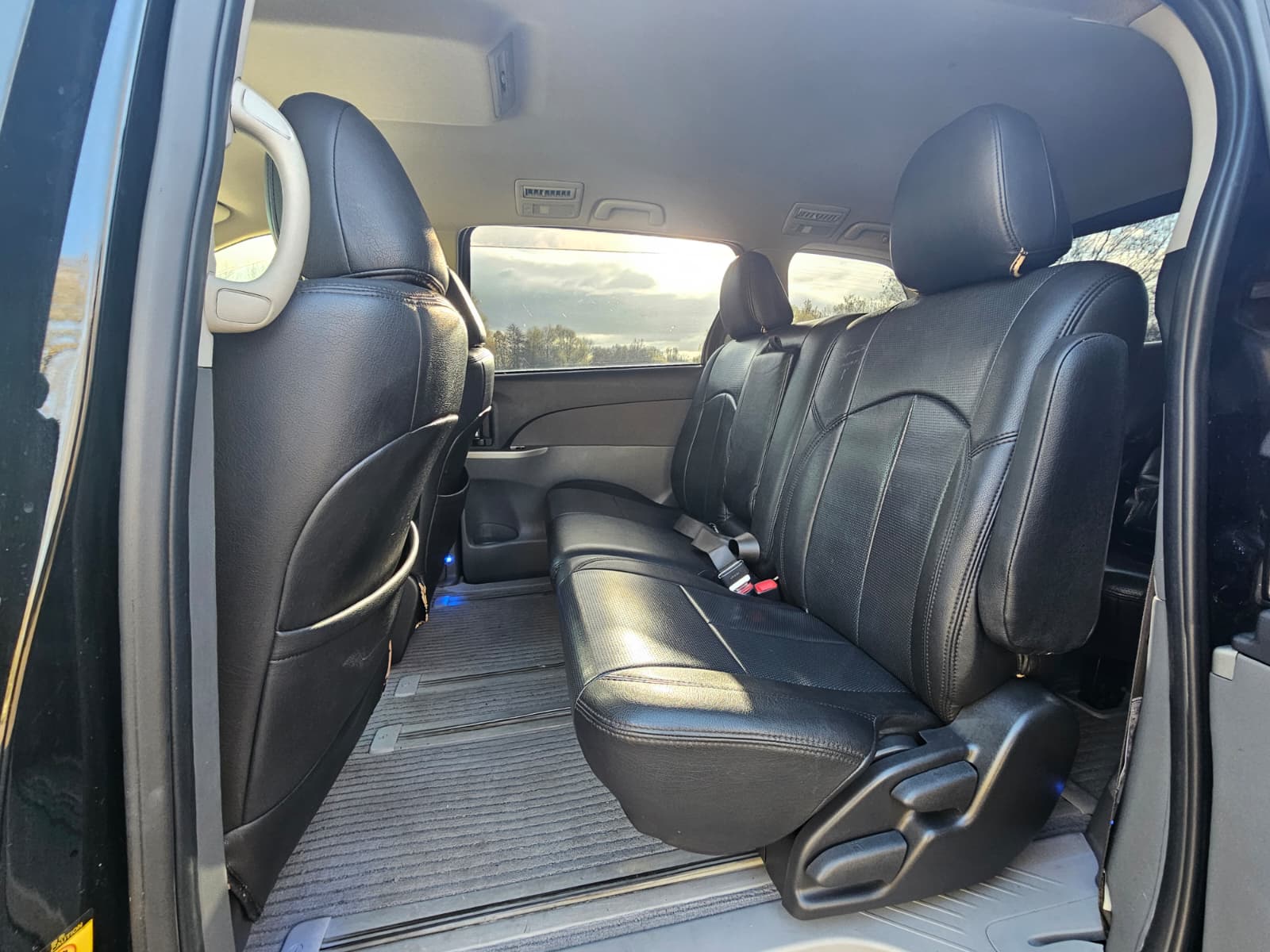 TOYOTA ESTIMA JDM Import 2.4 Automatic CVT 8 Seater MPV Android Auto/Car Play