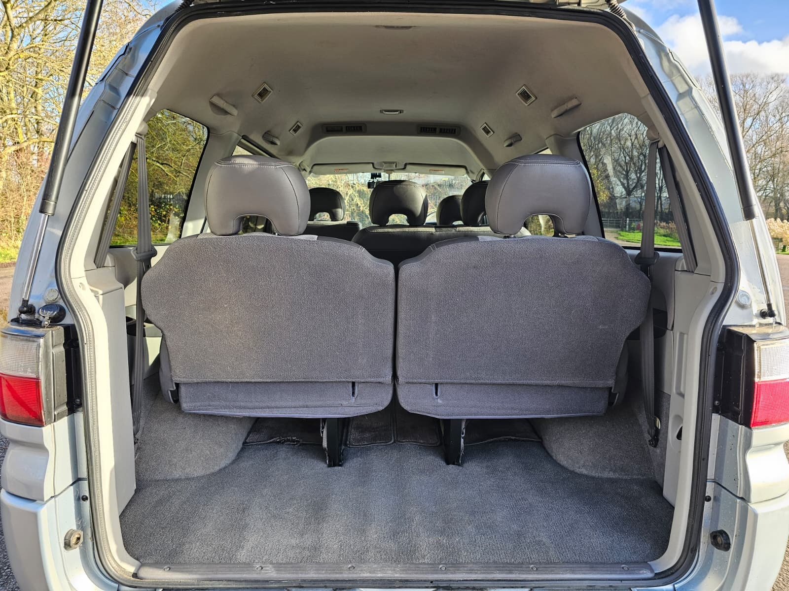 MITSUBISHI DELICA SPACE GEAR AUTO L400 Spacegear Chamonix 3.0 Auto V6 4X4  2WD