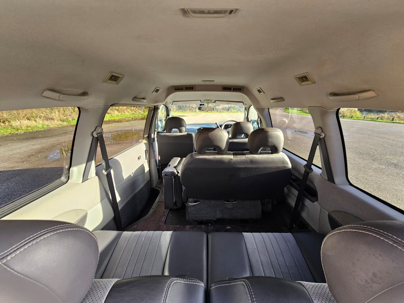 MITSUBISHI DELICA SPACE GEAR AUTO L400 Spacegear Chamonix 3.0 Auto V6 4X4  2WD