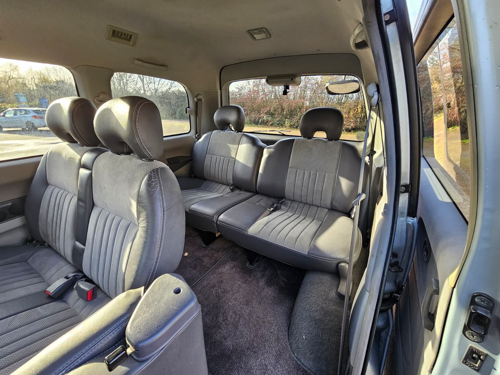 MITSUBISHI DELICA SPACE GEAR AUTO L400 Spacegear Chamonix 3.0 Auto V6 4X4  2WD