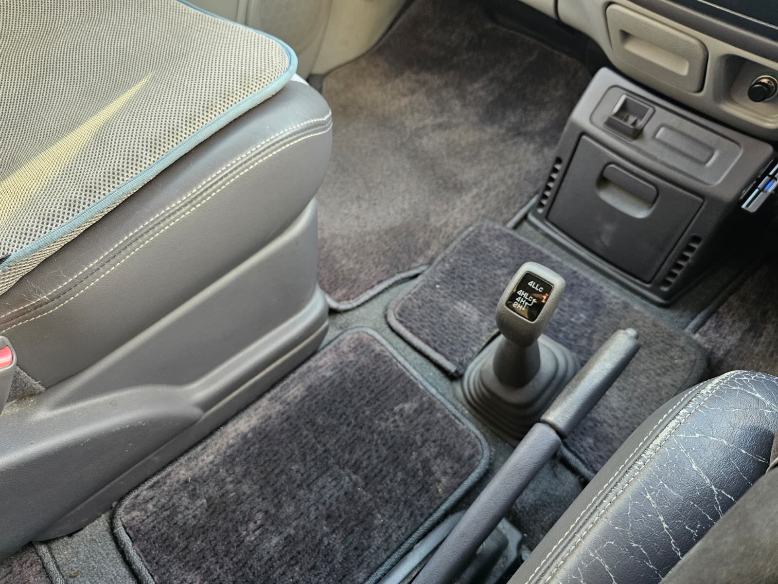 MITSUBISHI DELICA SPACE GEAR AUTO L400 Spacegear Chamonix 3.0 Auto V6 4X4  2WD