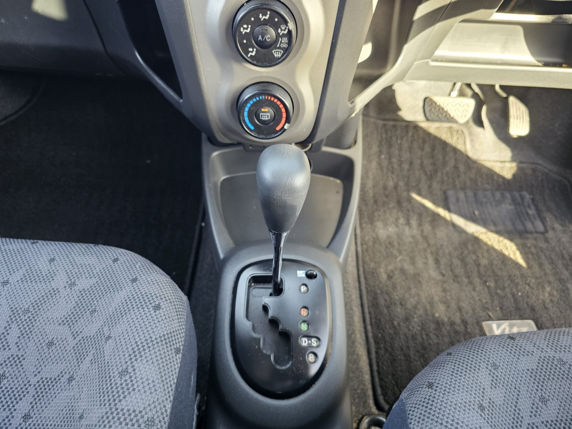 TOYOTA VITZ Yaris 1.0 L Automatic 5 Seater Hatchback