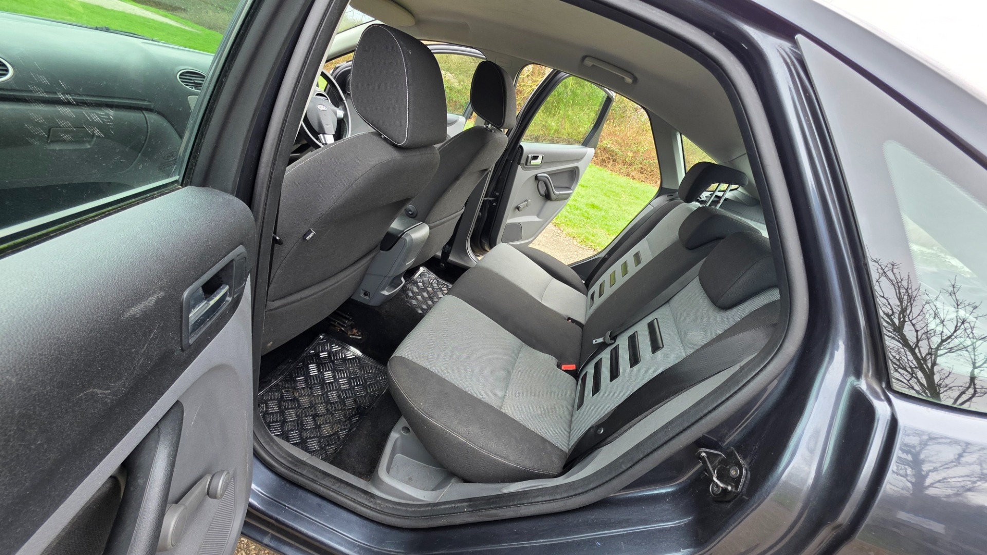 FORD FOCUS 1.6 Zetec Hatchback 5dr Petrol Manual (159 gkm, 99 bhp)