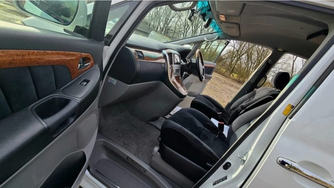 TOYOTA ALPHARD 2.4 G Edition CVT