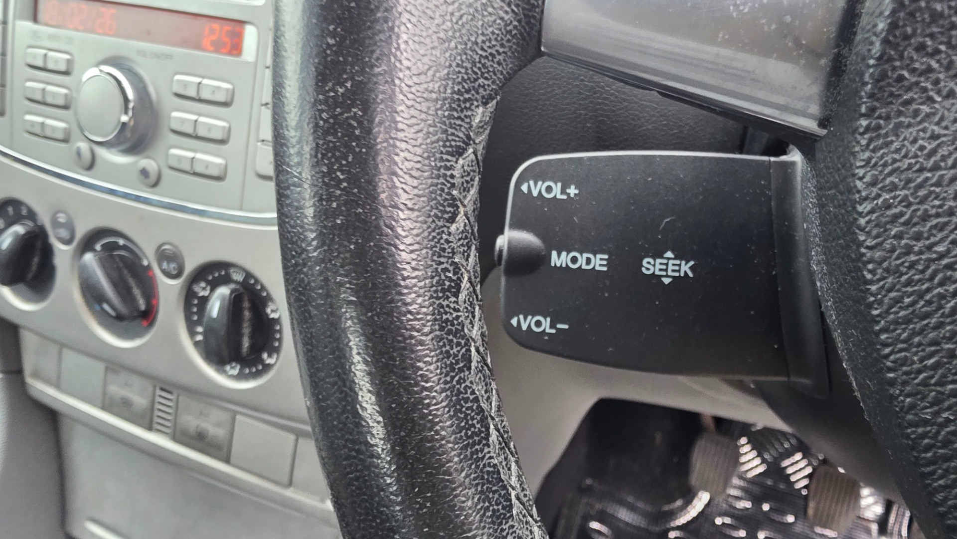 FORD FOCUS 1.6 Zetec Hatchback 5dr Petrol Manual (159 gkm, 99 bhp)